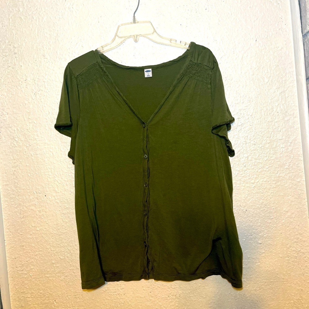 Old Navy green button front V-neck shirt, size XL